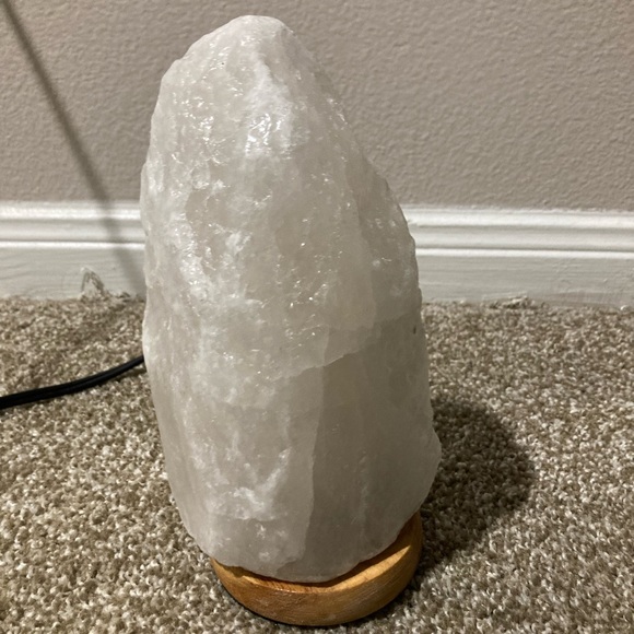 White salt lamp - Picture 2 of 2